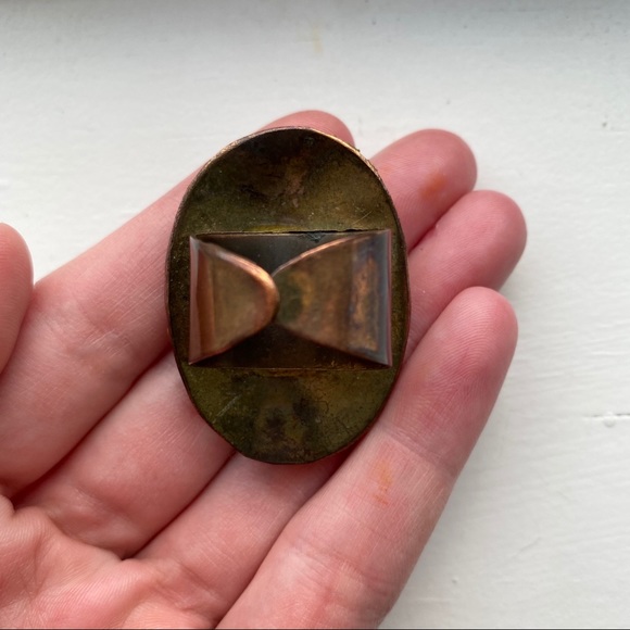 Vintage brassy & onyx black gemstone chunky ring - Picture 4 of 7